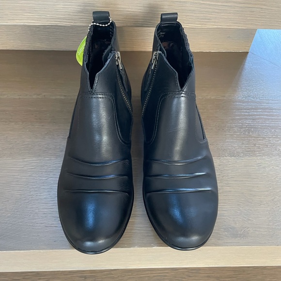 Aetrex Kailey Ankle Bootie in WIDE Width in Black *Brand New In Box* - Picture 2 of 10